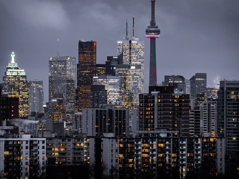 Waterdichte kelderfundering in aanbouw met betonnen kuipconstructie in België